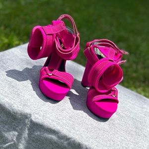 FASHIONNOVA- Rose Pink Platform Heels With Velcro Closure. SIZE 7